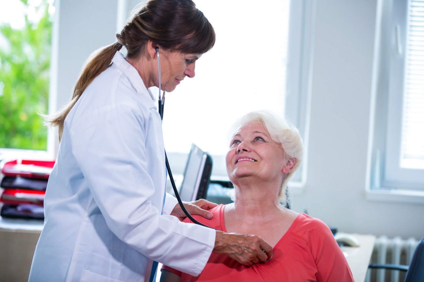 Novera doctor preparing a consultation