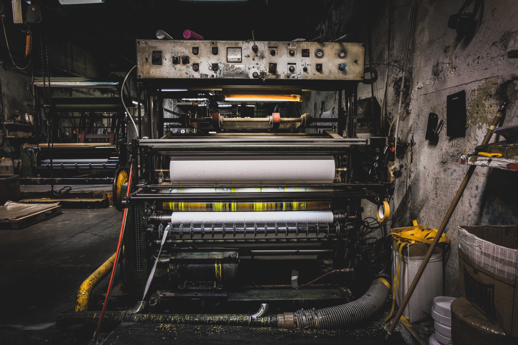 Industrial coding and labeling machine